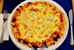 Pizza quattro formaggi